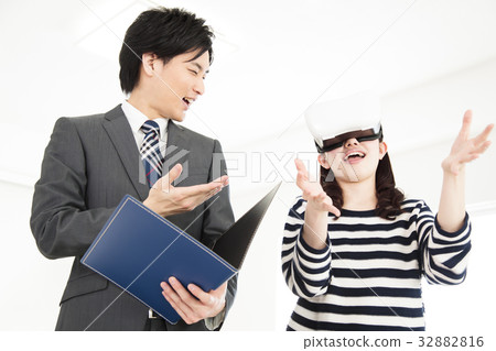 商業房地產改革VR VR眼鏡虛擬現實白背 商業房地產改革VR VR眼鏡虛擬現實白背 32882816