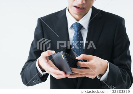 Young businessman (wallet) Young businessman (wallet) 32883839