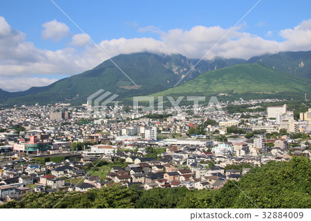 別府市全景* 8月 32884009