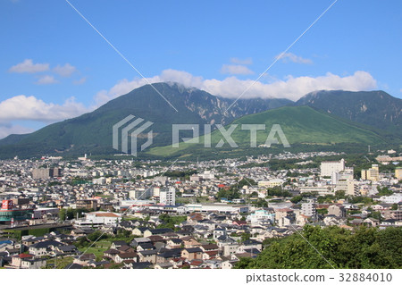 別府市全景* 8月 32884010