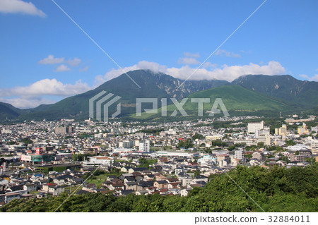 別府市全景* 8月 32884011
