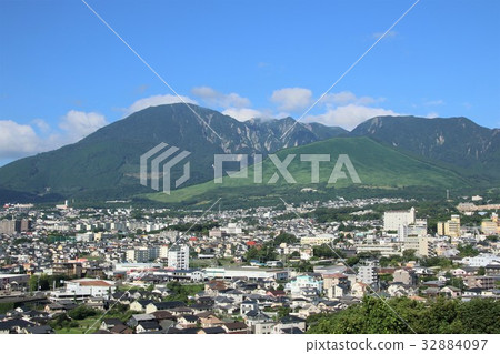 別府市全景* 8月 32884097