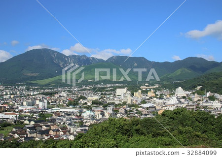 別府市全景* 8月 32884099