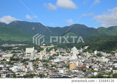 別府市全景* 8月 32884116