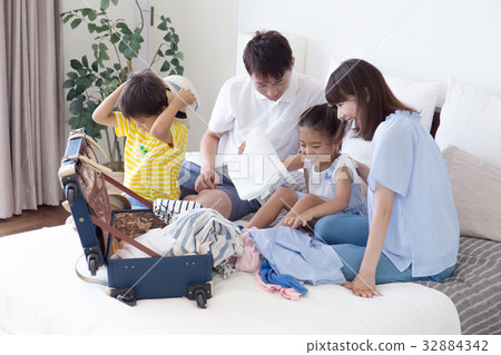 Family travel image 32884342