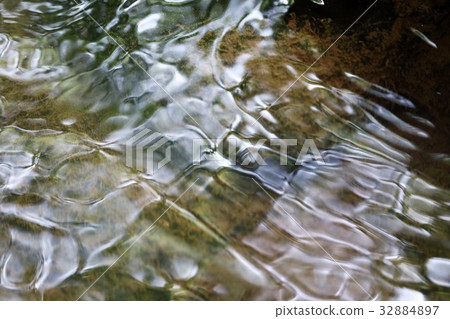 山間溪流 山間溪流 32884897