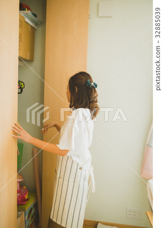 closet, Housewife, housewife 32885039