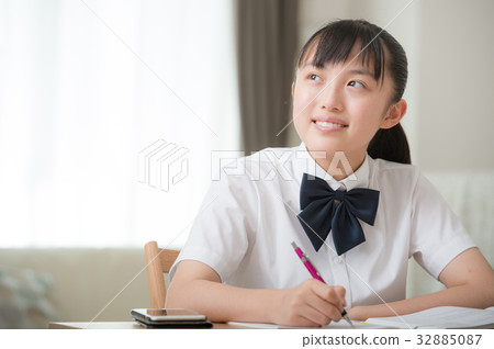 High school student summer clothes to study for exam 32885087