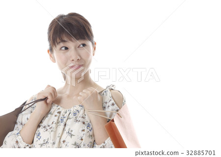 Women in shopping image Women in shopping image 32885701