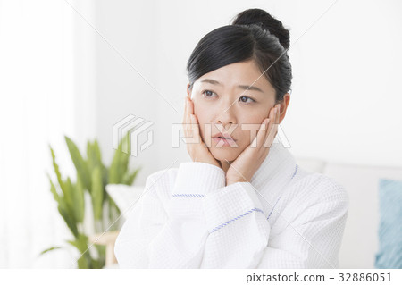 A woman with poor health A woman with poor health 32886051