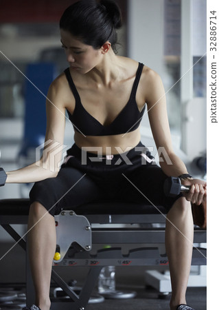 a picture of a woman in sportswear sitting at the gym a picture of a woman in sportswear sitting at the gym 32886714