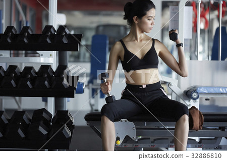 a photo of a woman working out in a gym. 32886810