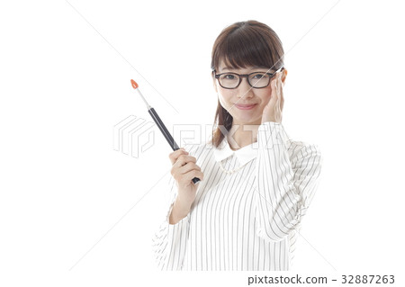A woman with a stick 32887263
