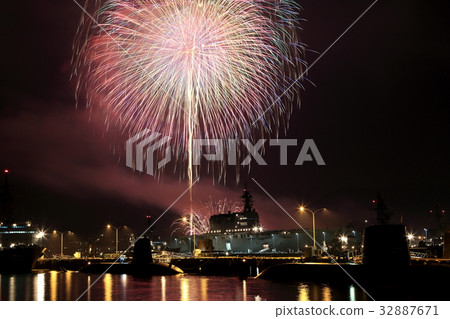 ① fireworks ① fireworks 32887671