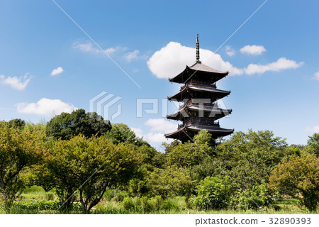Five-storied pagoda 32890393