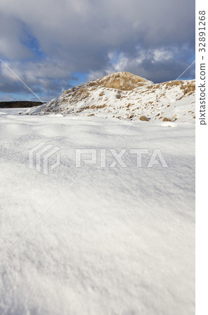 Construction sand, winter Construction sand, winter 32891268
