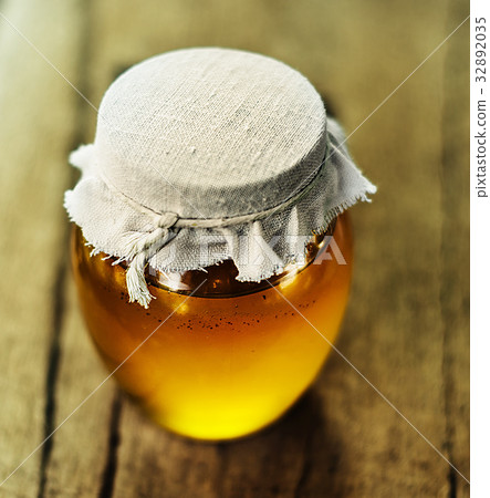 Can of natural sunflower honey 32892035