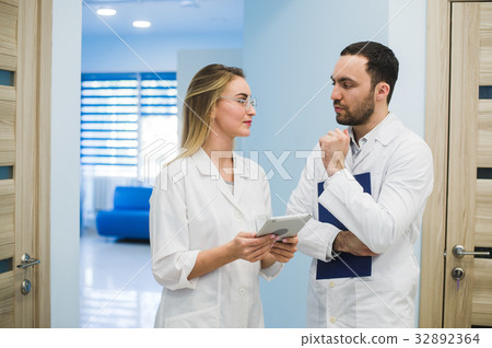 Medical Staff Having Discussion In Modern Hospital Medical Staff Having Discussion In Modern Hospital 32892364