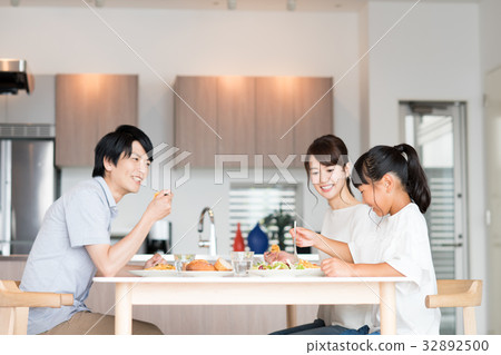 Young family (meals) 32892500