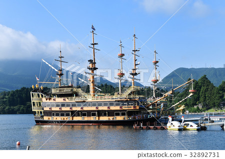 Pirate ship of Ashinoko 32892731