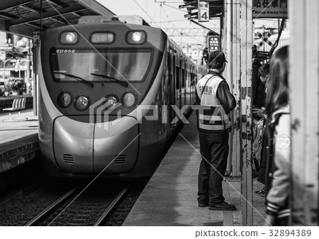 社會中默默的一群 社會中默默的一群 32894389