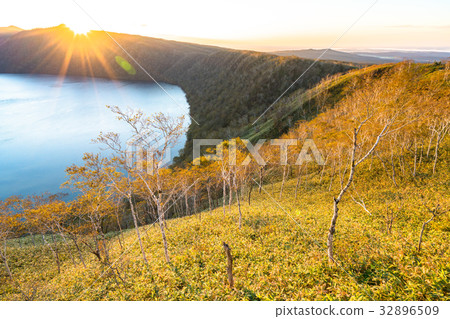 "Hokkaido" Lake Mashu "dawn" 32896509