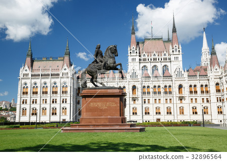 Budapest - The Parliament from the Kossuth Square 32896564