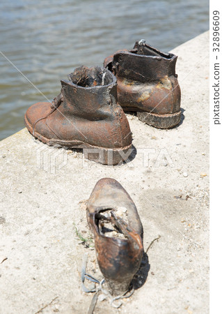 Shoes Danube Promenade. Budapest 32896609