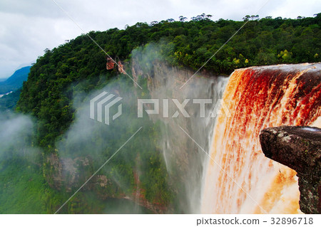 Kaieteur waterfall,   Potaro Guyana 32896718