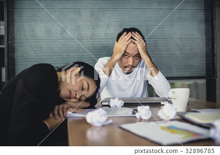 Asian business people working with serious feeling Asian business people working with serious feeling 32896785