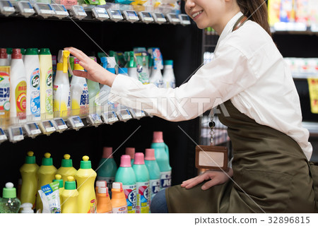 Supermarket (sales clerk) Supermarket (sales clerk) 32896815