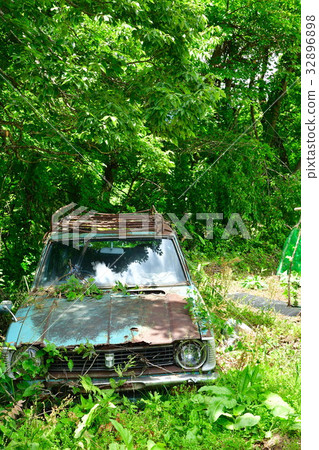 Scrapped car image 32896898