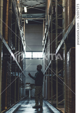 Warehouse  32897373