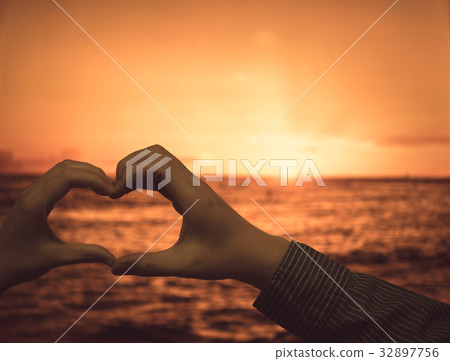 Sunset image 32897756
