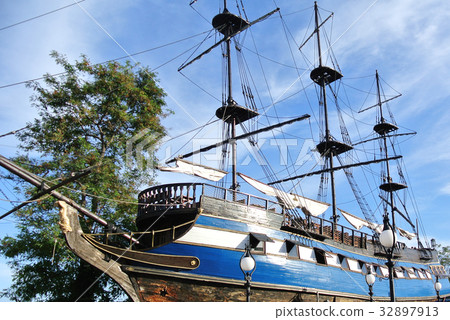 Ship on the dock Ship on the dock 32897913