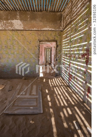 Abandoned ghost town of Kolmanskop in Namibia Abandoned ghost town of Kolmanskop in Namibia 32898106