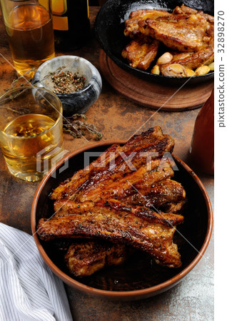 Fried pork ribs 32898270