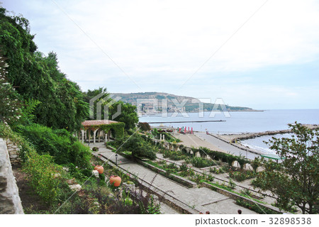 Picturesque parks of Bulgaria on the beach 32898538