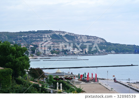 Picturesque parks of Bulgaria on the beach Picturesque parks of Bulgaria on the beach 32898539