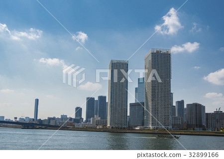 Harumi skyscraper group and canal Harumi skyscraper group and canal 32899166