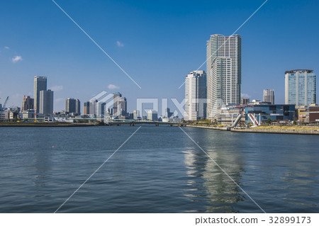 Toyosu,朝向Kashiwajima和Harumi Bridge的建築物 Toyosu,朝向Kashiwajima和Harumi Bridge的建築物 32899173