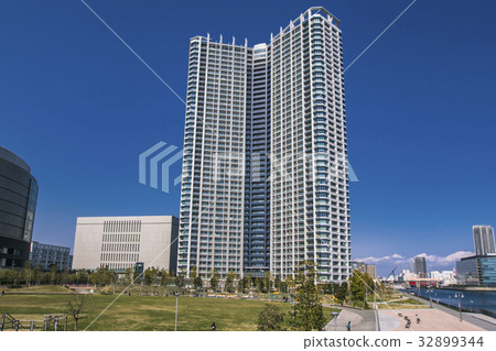 New Toyosu high-rise apartment and blue sky 32899344