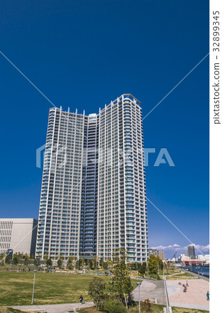 New Toyosu high-rise apartment and blue sky 32899345