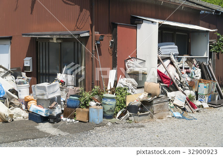 Garbage house modern society 32900923
