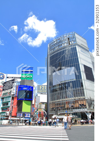 Shibuya station square scramble intersection in summer Shibuya station square scramble intersection in summer 32901353