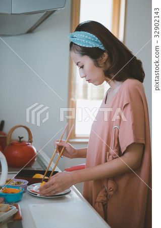 主婦 家庭主婦 女生 32902143