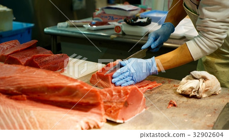 Demolition of tuna 32902604