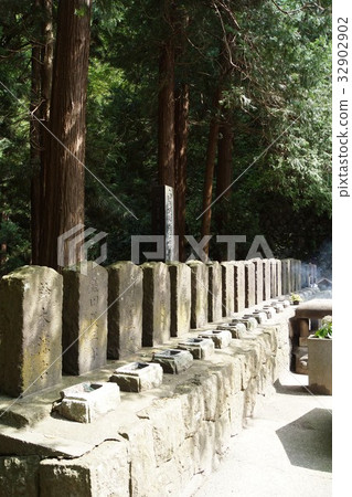 Town of Aizuwakamatsu Former Aizu Aoi white tiger squadron warrior tomb Town of Aizuwakamatsu Former Aizu Aoi white tiger squadron warrior tomb 32902902
