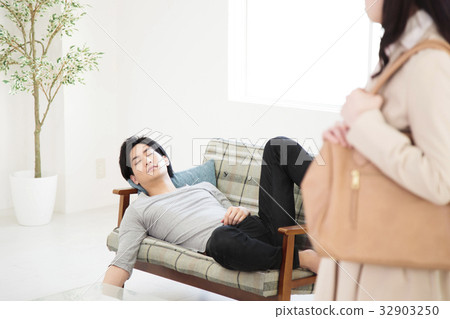 Couple unemployed reverse couple business woman couple woman family Couple unemployed reverse couple business woman couple woman family 32903250