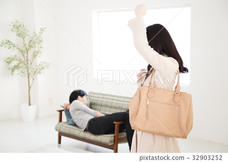 夫婦失業的反向夫婦女商人夫婦婦女家庭 32903252